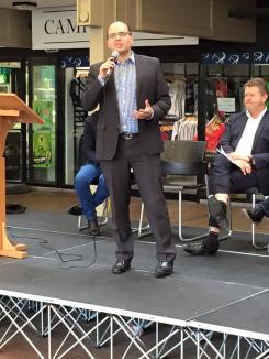Speaking at the AUSA 'Debt Sentence' Rally in University of Auckland Quad.